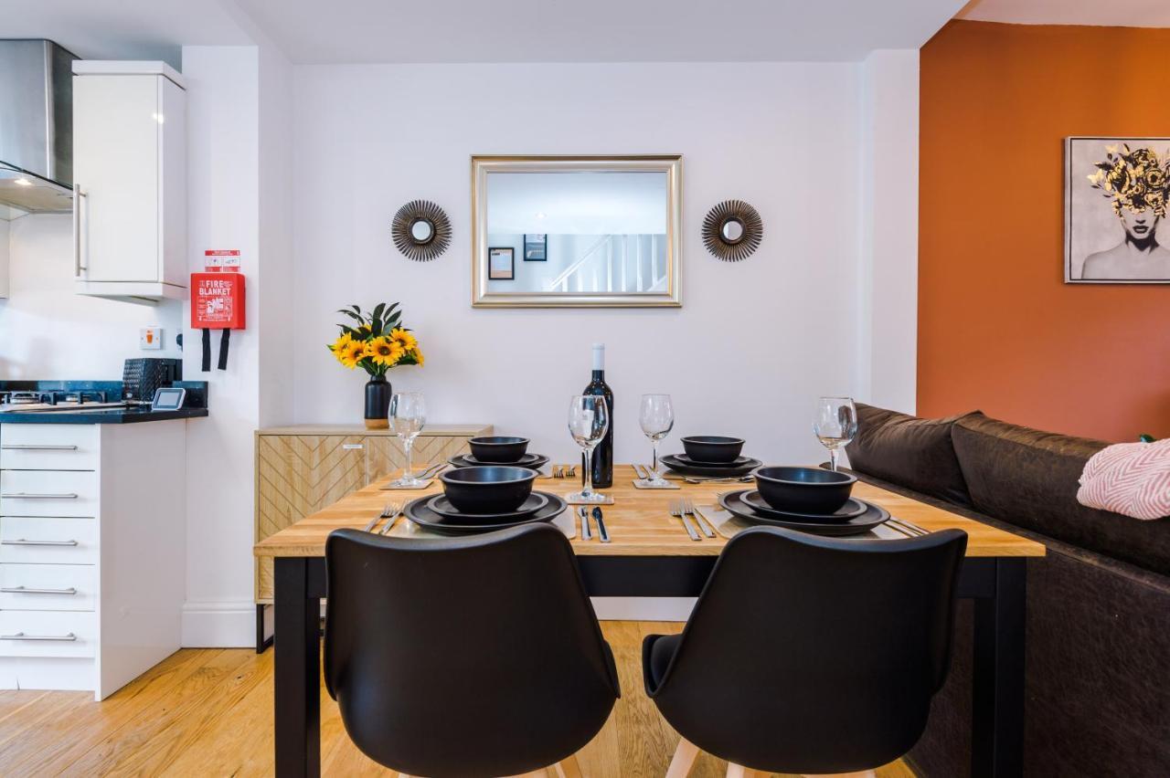 Pristine 2-Bed House In Chester By 53 Degrees Property, Ideal For Families & Small Groups, Great Location - Sleeps 6 Hough Green Exterior foto