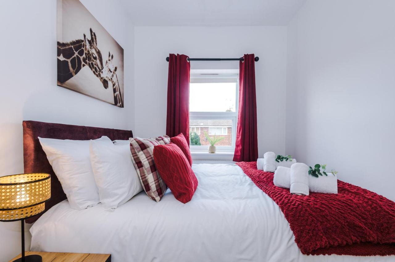 Pristine 2-Bed House In Chester By 53 Degrees Property, Ideal For Families & Small Groups, Great Location - Sleeps 6 Hough Green Exterior foto