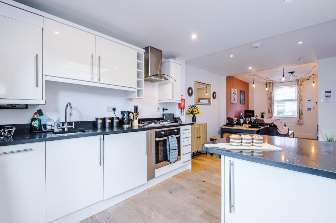 Pristine 2-Bed House In Chester By 53 Degrees Property, Ideal For Families & Small Groups, Great Location - Sleeps 6 Hough Green Exterior foto